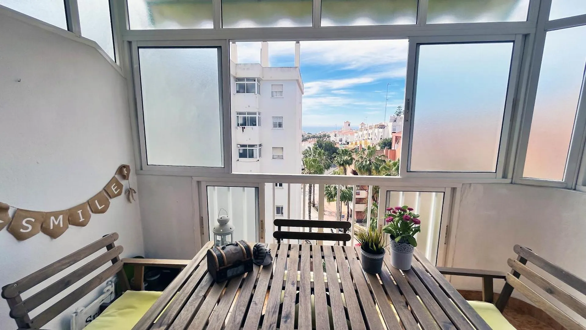 Contacts de Apartamento Con Piscina En Rincon De La Victoria